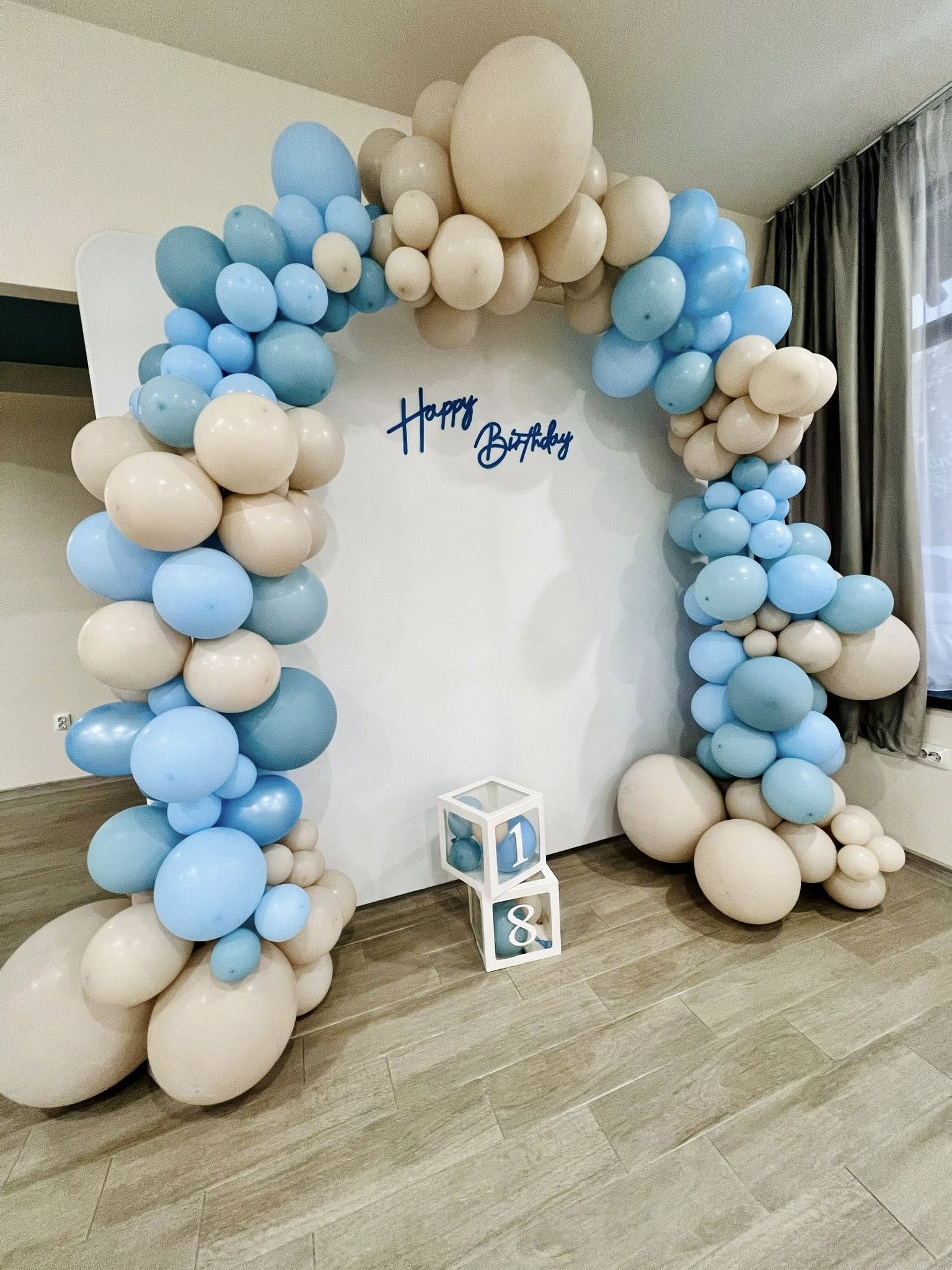 Decor petrecere aniversară majorat — Dalia Events by Forest