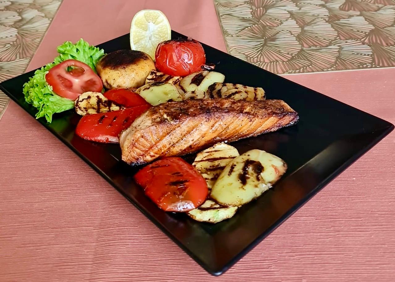 Somon cu legume